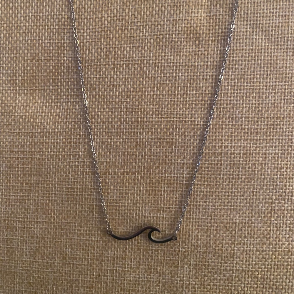 Wave Necklace - Silver Fashion Jewelry